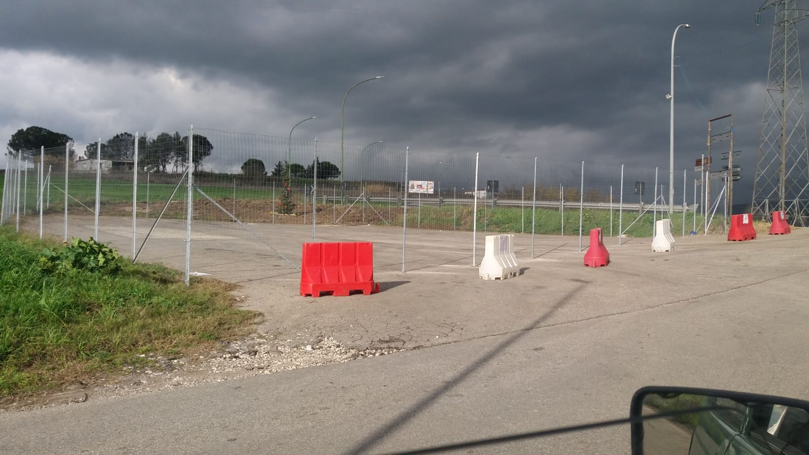 Benevento| La Voce delle donne a Pantano: cosa ci fa quella gabbia dei leoni nella piazzola rifiuti?