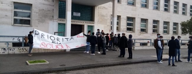 Benevento| ‘Priorita’ alla scuola’, l’UDS scende in piazza