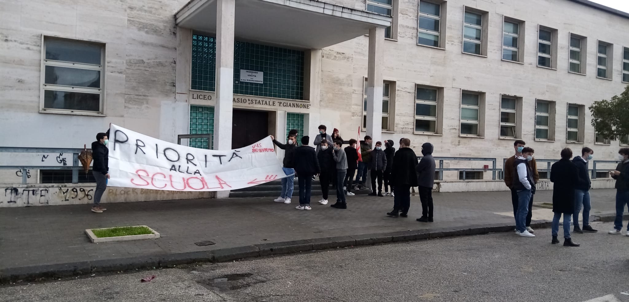 Benevento| ‘Priorita’ alla scuola’, l’UDS scende in piazza