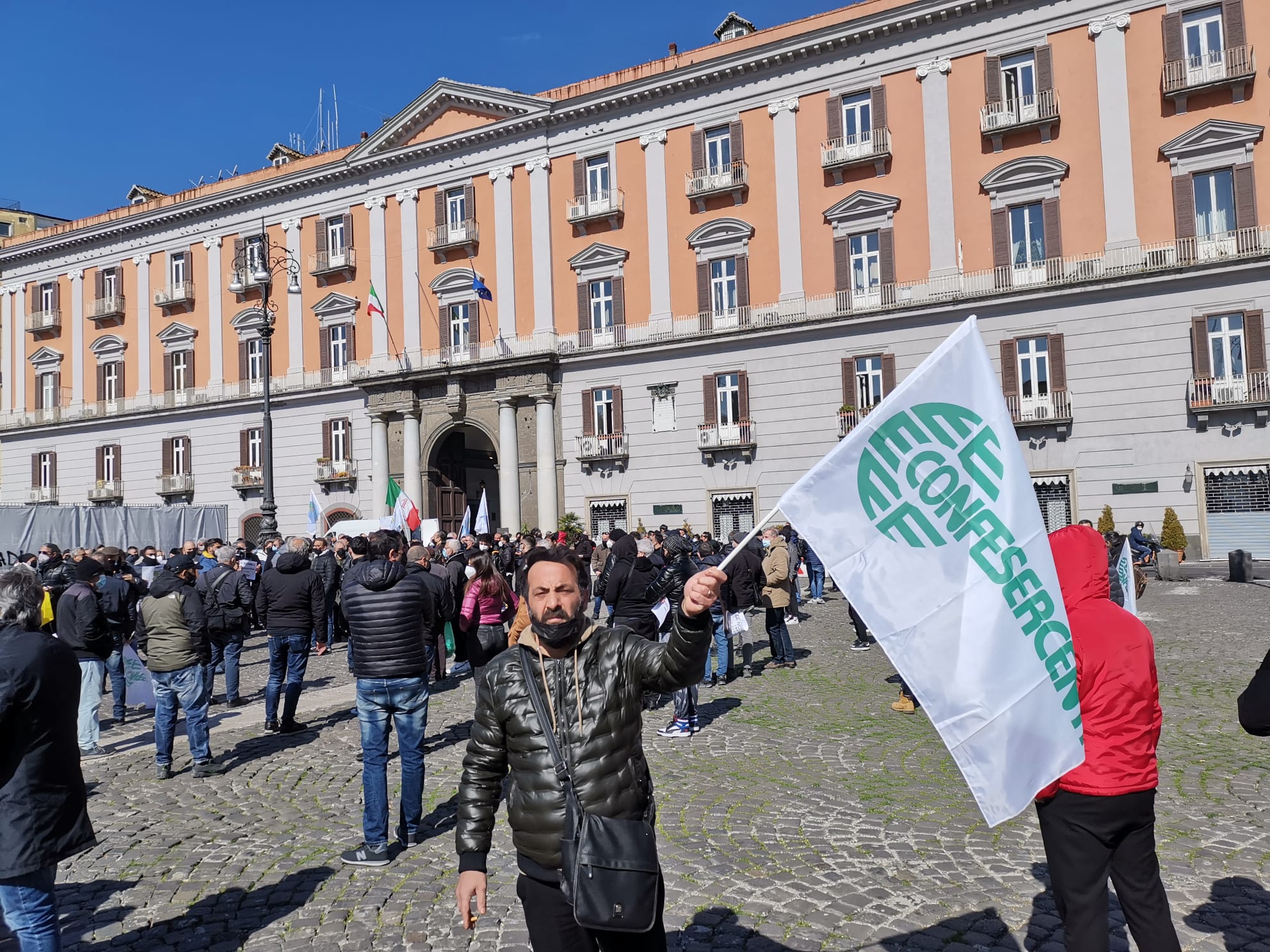 Napoli|La protesta di parrucchieri ed estetisti: chiediamo di riaprire: perdite di 20 milioni, 60mila lavoratori a rischio