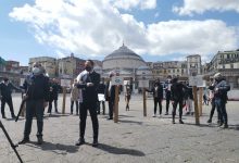 Napoli|Confesercenti Campania, protesta simbolica in piazza con 15 croci