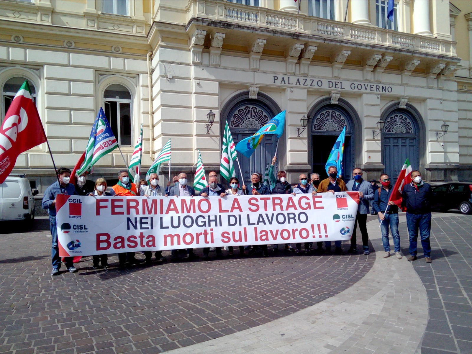 “Fermiamo la strage sui luoghi di lavoro’, il sit-in dei sindacati Cgil, Cisl e Uil