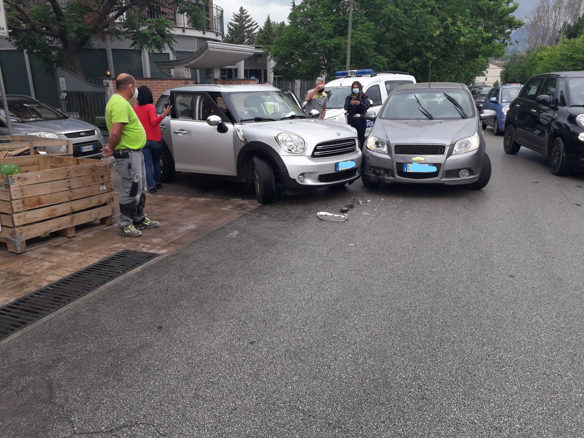 Impatto tra due auto in via Compagna,nessun ferito