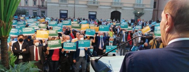 Mastella arringa la piazza e avverte i colonnelli