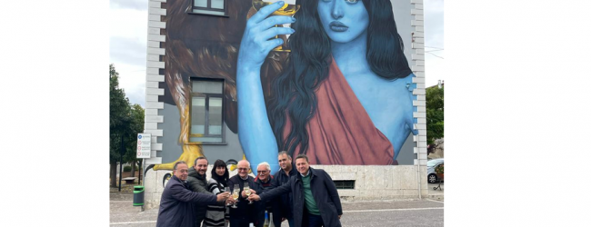 Castelvenere: inaugurato murales dedicato a Ebe, prima “donna sommelier” della Mitologia greca