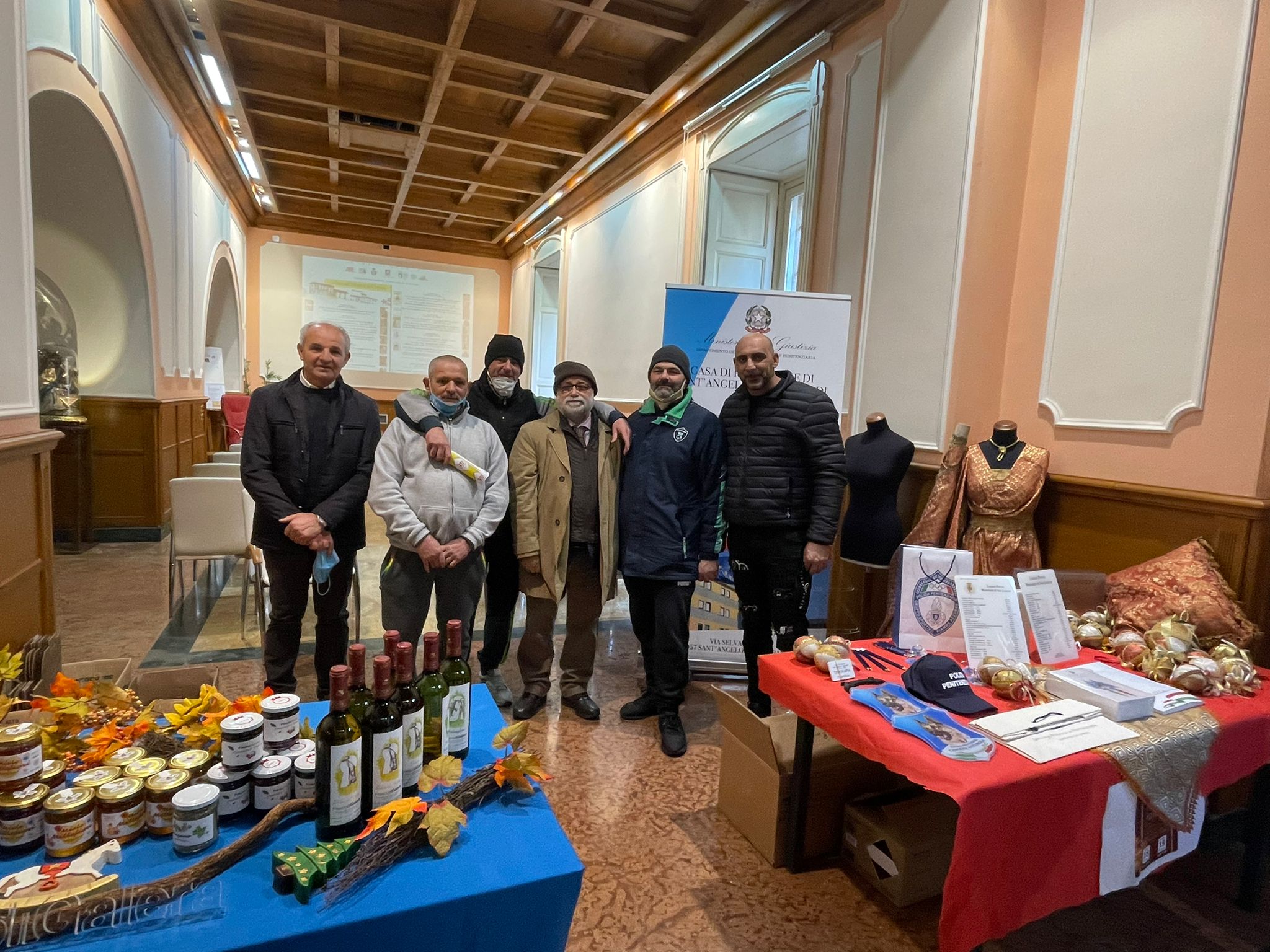 In mostra ad Avellino prodotti realizzati da detenuti. Garante Ciambriello :” costruiamo ponti con il mondo delle carceri”