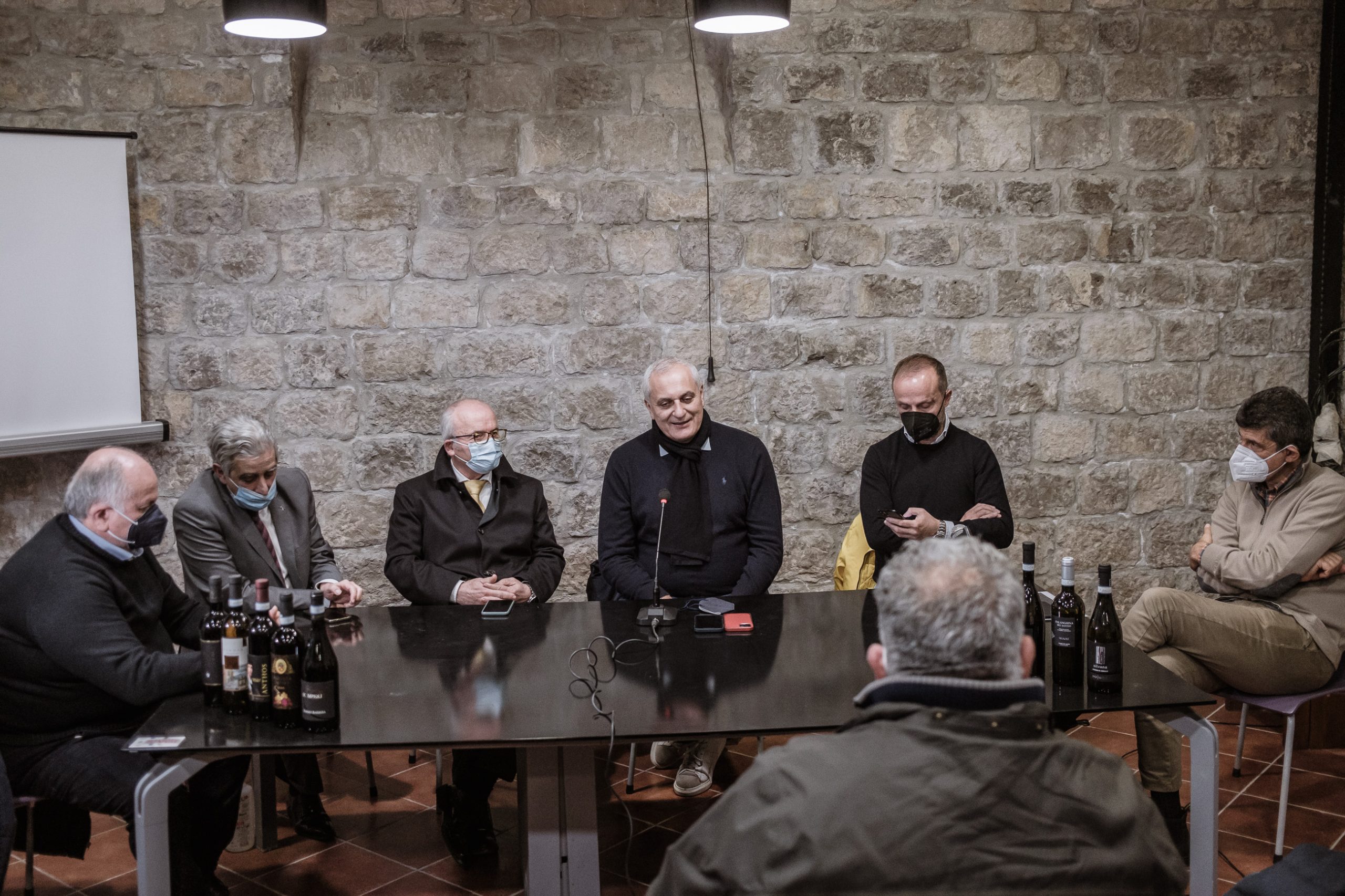 L’assessore regionale Caputo a Castelvenere: “Quale futuro per i vini campani?
