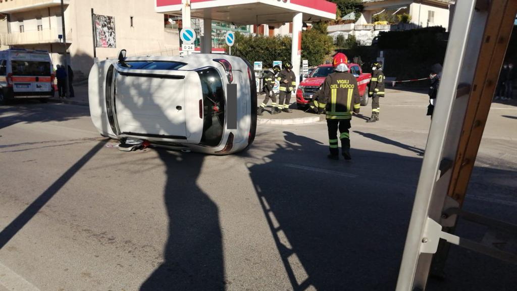 San Giorgio Del Sannio, scontro tra due auto, una si capovolge