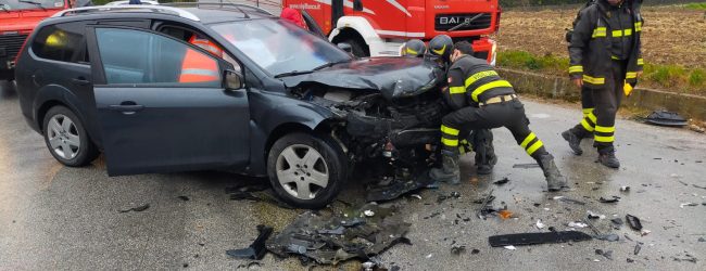 Scontro tra due auto tra Cerreto e Telese, tre persone coinvolte tra cui una 15enne