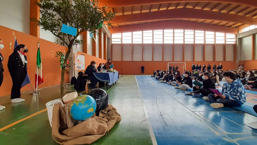 L’IIS “De’ Liguori” di Sant’Agata de’ Goti incontra il Vescovo Monsignor Giuseppe Mazzafaro