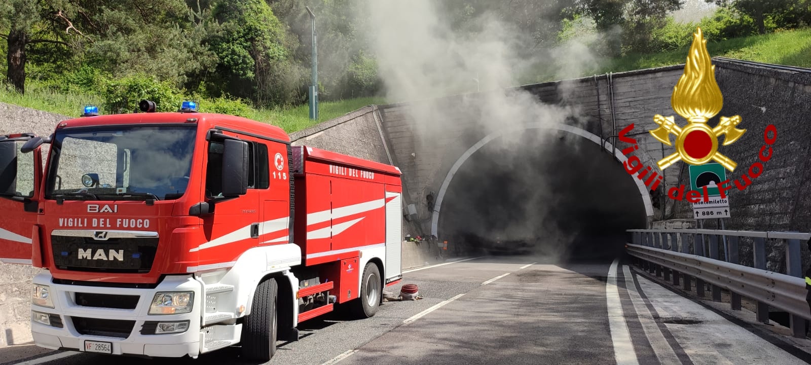 Montemiletto| Tir in fiamme sotto la galleria, autostrada chiusa fino a sera