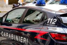 Sfondano posto di blocco e tentato di investire un carabiniere : due arresti