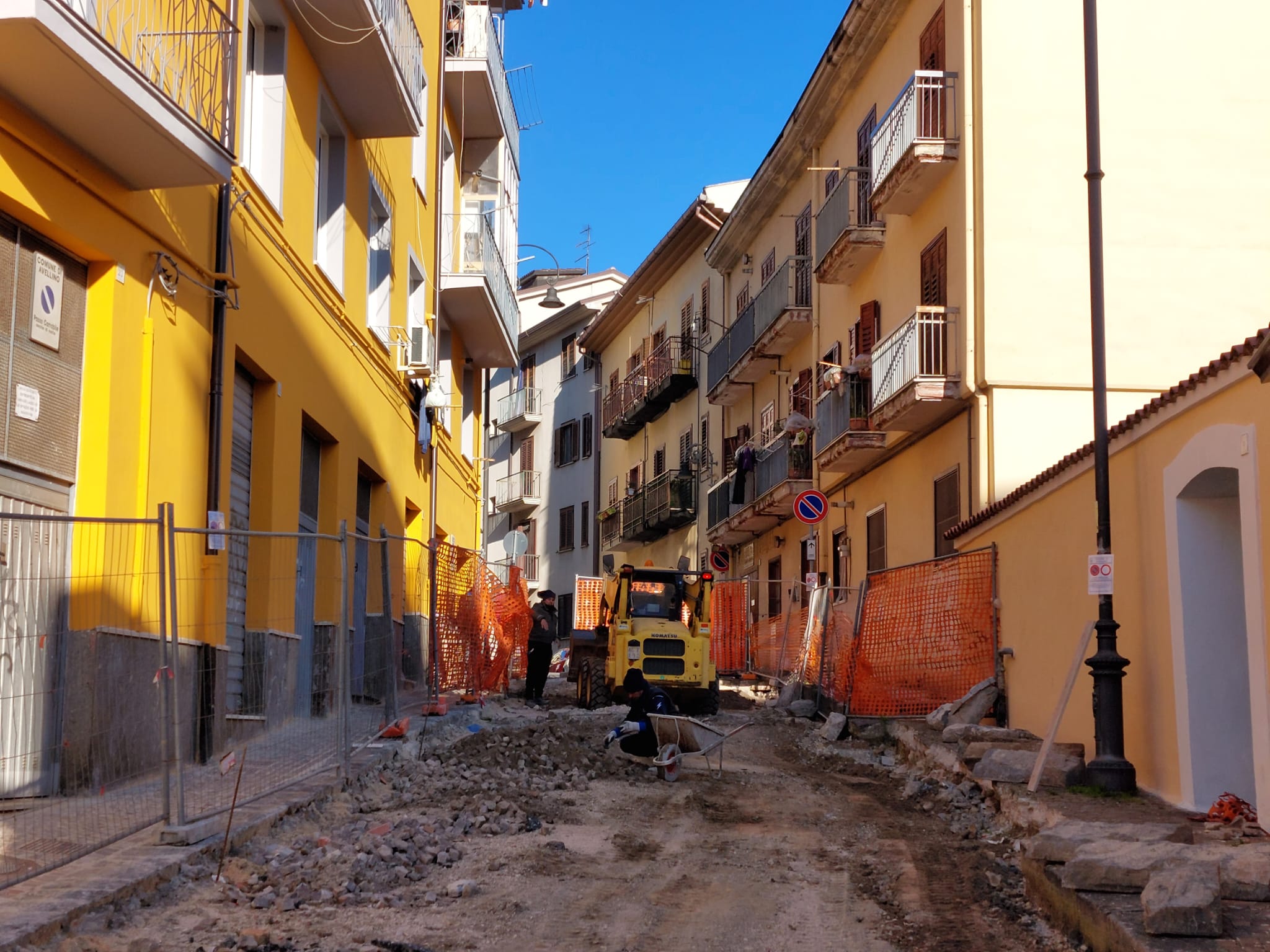 Avellino| Riparte il cantiere di via San Francesco Saverio, l’assessore Genovese: rifaremo anche le fogne