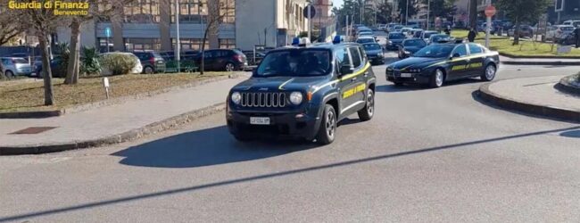 Coltivava piante di marijuana sul balcone di casa, segnalato 39enne avellinese