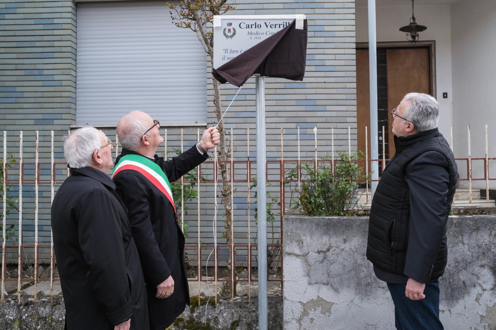 Grande partecipazione a Castelvenere per la cerimonia in onore del dott. Carlo Verrillo