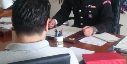 Montecalvo Irpino, assicurazione per l’auto a prezzo vantaggioso, ma è una truffa: i Carabinieri denunciano una 40enne