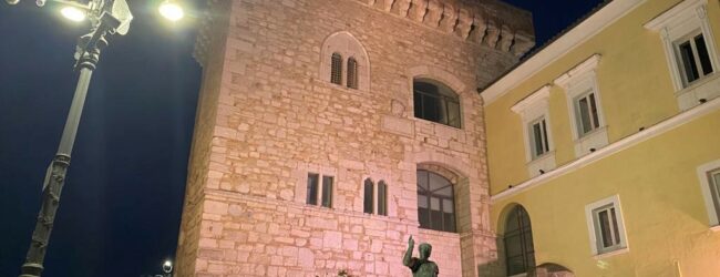 La Rocca dei Rettori si illumina di rosa in occasione della fiaccolata per i malati oncologici