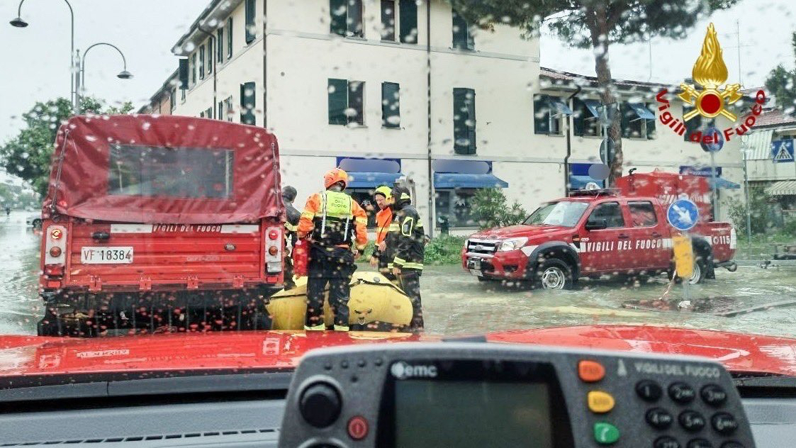 Raccolta fondi e beni per popolazioni colpite dall’alluvione, Mastella: “Conosciamo furia distruttrice del fango”