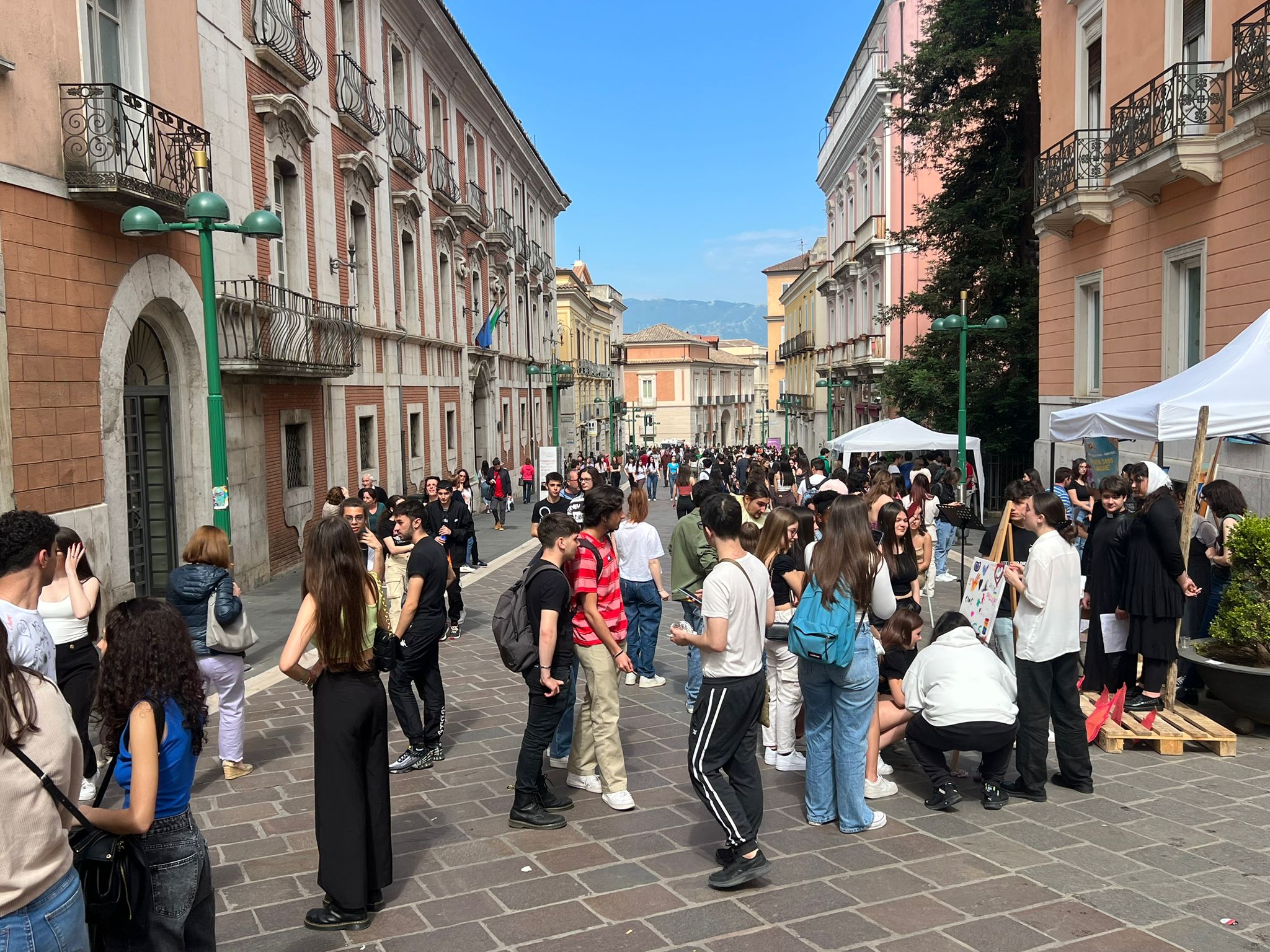 “La Linea del Tempo” secondo gli studenti sanniti: in migliaia per la Giornata dell’Arte e della Creatività