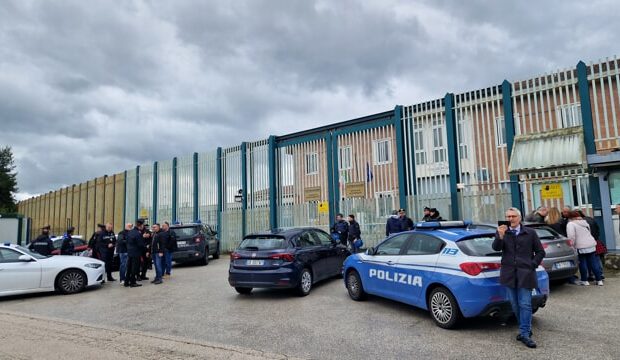 Avellino| Raid punitivo nel carcere di Bellizzi Irpino, 12 detenuti indagati. In fin di vita il 25enne aggredito