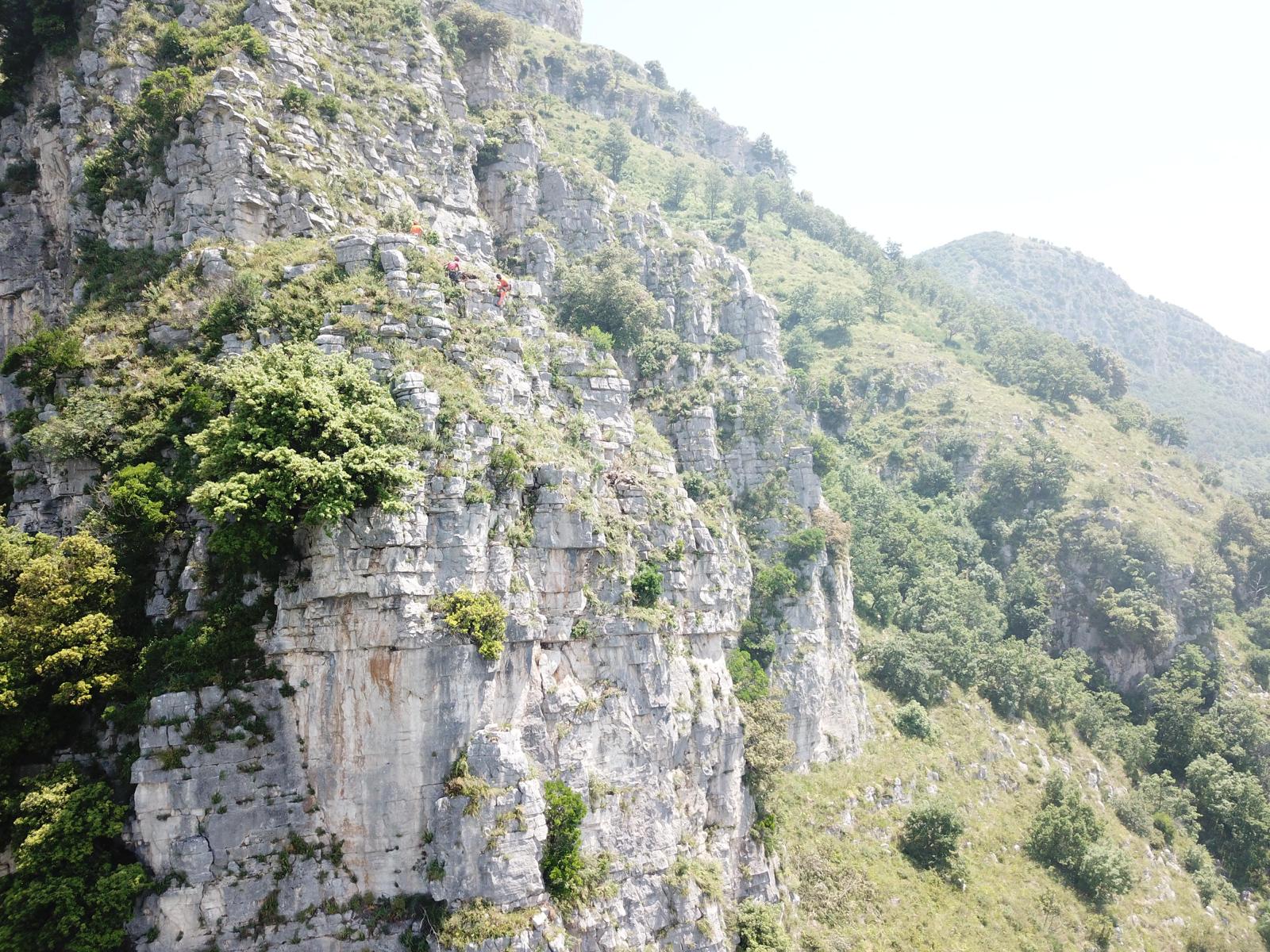 Solofra| Iniziati i lavori al costone in località Castelluccia, Moretti: riapriremo la strada per il Santuario