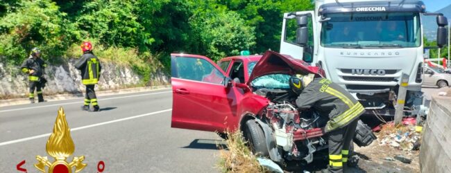 Avellino| Camion contro auto sulla Variante 7 bis, coniugi feriti trasportati al Moscati