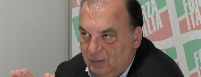 Martusciello (FI): “De Luca mai così in basso, la norma sull’ineleggibilità dei sindaci è una vergogna