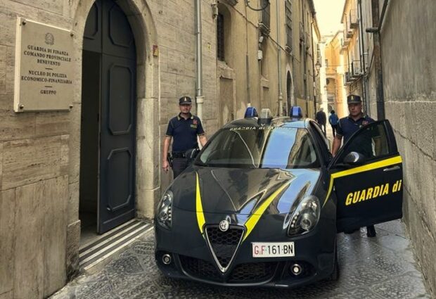 Maxisequestro di tabacco e sigarette a Benevento: arresti per contrabbando e contraffazione marchi