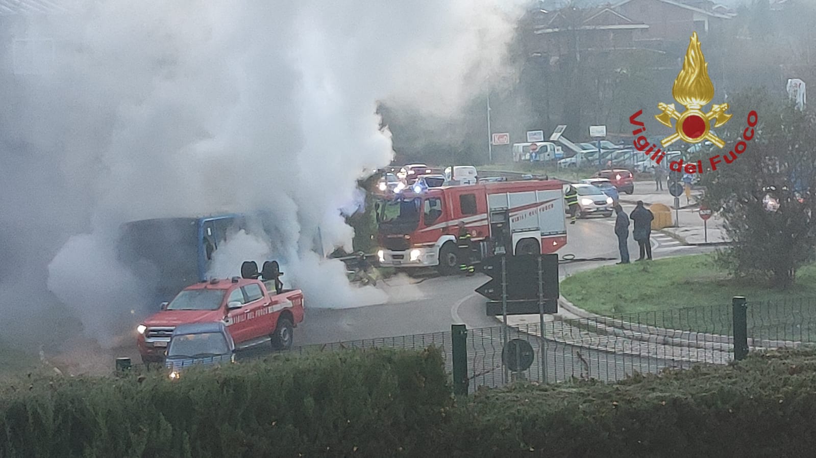 Avellino| Autobus in fiamme sulla variante 7 bis, intervento dei vigili del fuoco