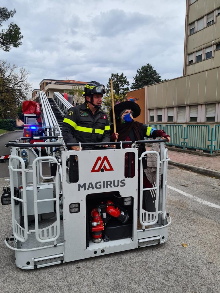 Al “San Pio” arriva la Befana dei Vigili del Fuoco per regalare dolci e sorrisi ai bambini