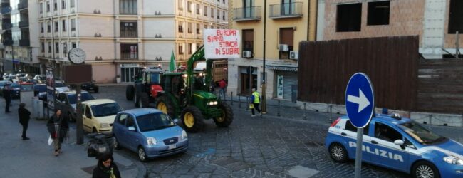 Benevento, la protesta degli agricoltori in città: “Siamo arrivati all’esasperazione”