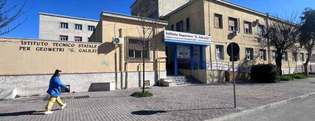 Gli studenti del “Galilei Vetrone” alla Provincia: “Ci ascolti, la sede è nostra”