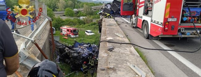 Calabritto, grave incidente stradale: tir precipita da cavalcavia