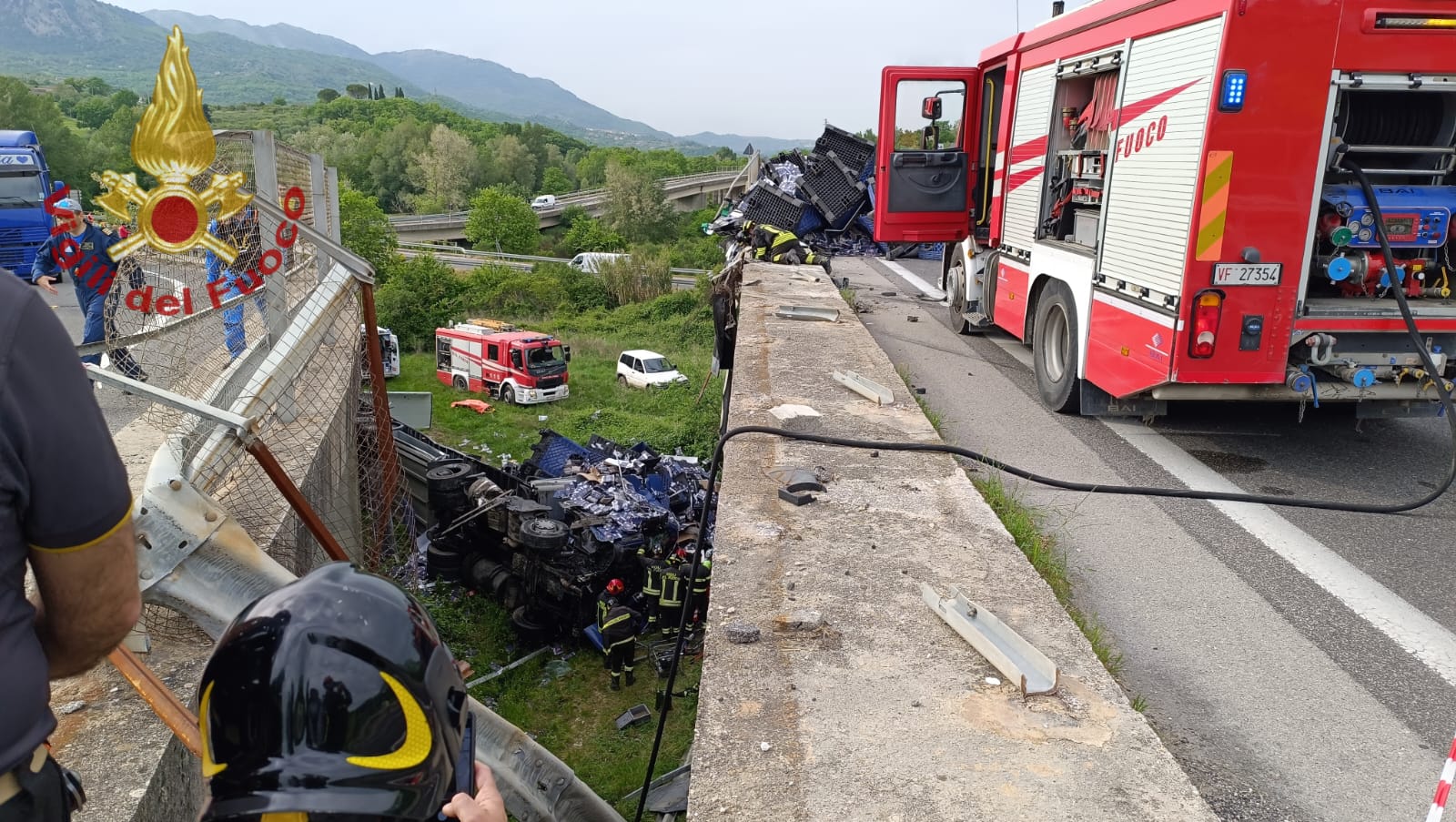 Calabritto, grave incidente stradale: tir precipita da cavalcavia