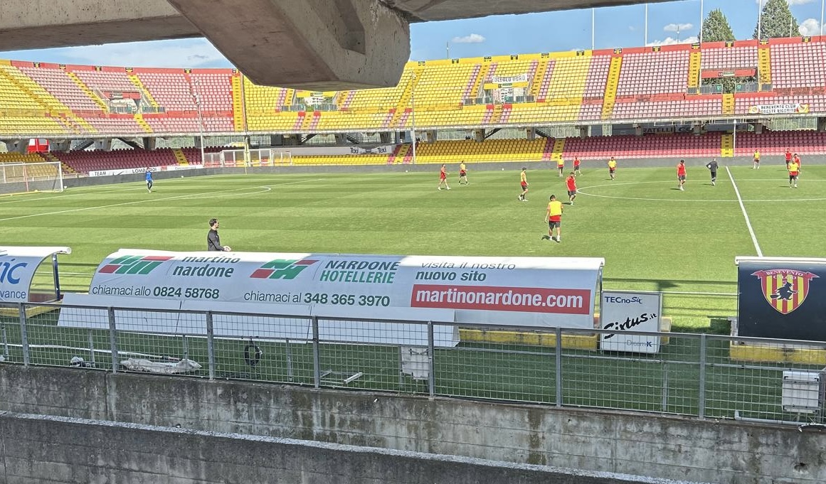 Benevento, allenamento al “Vigorito”. La Sud carica la squadra