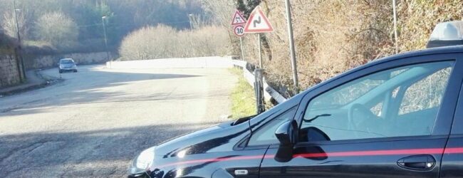 Pratola Serra: aggredisce i familiari e si scaglia contro i Carabinieri, arrestato 23enne