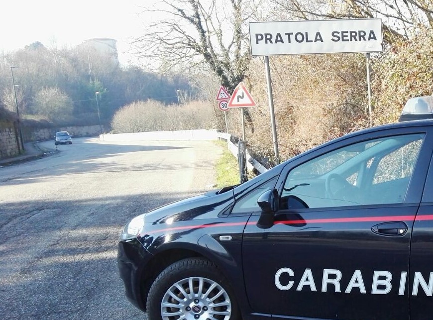 Pratola Serra: aggredisce i familiari e si scaglia contro i Carabinieri, arrestato 23enne