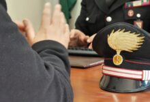 Pubblica su un sito online l’annuncio per la vendita di mobilio, ma viene truffata: 55enne denunciato dai Carabinieri