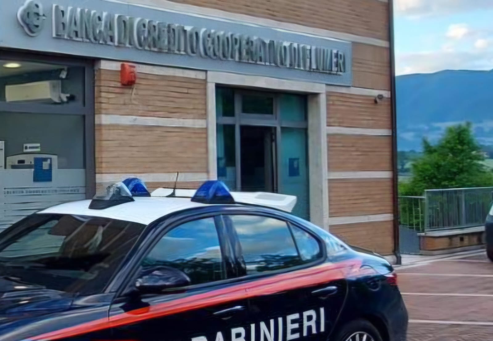 Lioni| Furto della notte alla Bcc di Flumeri, 6 banditi forzano la porta e rubano i contanti da una cassaforte