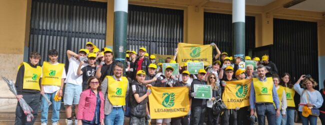 Legambiente Benevento e Istituto Alberti insieme per ripulire i giardini di via De Caro