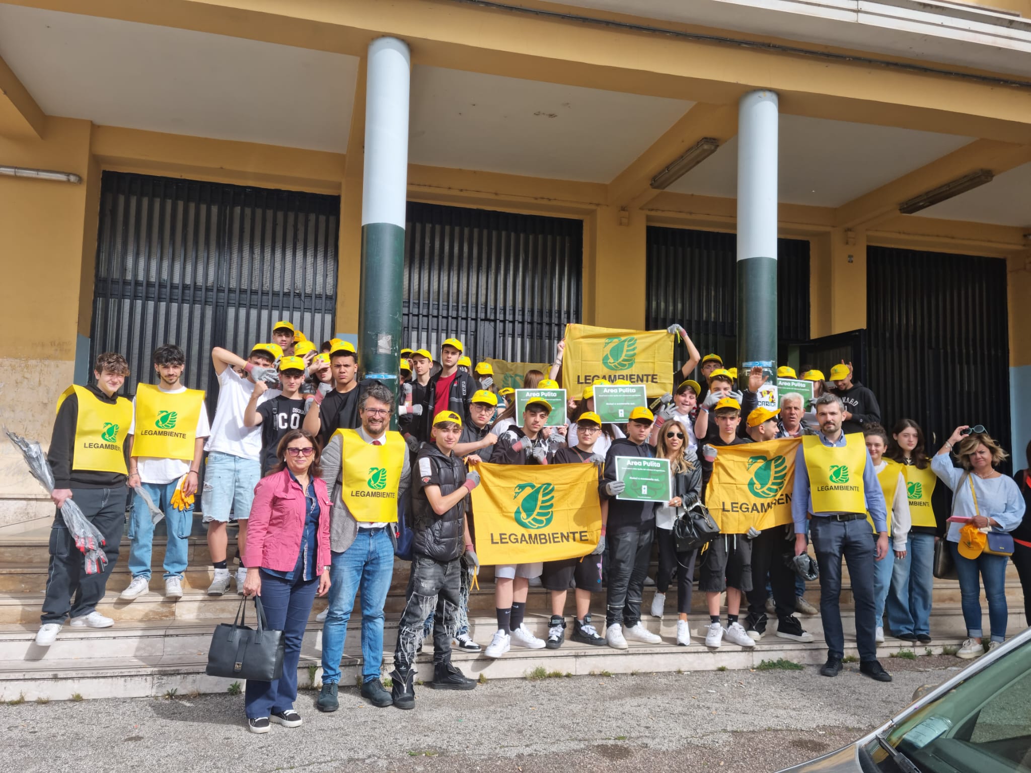 Legambiente Benevento e Istituto Alberti insieme per ripulire i giardini di via De Caro