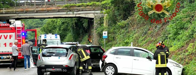 Avellino| Incidente sulla Variante tra 4 auto, 2 donne e 2 uomini trasportati al Moscati