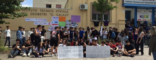 Gli studenti del “Galilei” ancora in protesta contro il trasloco all’Agrario