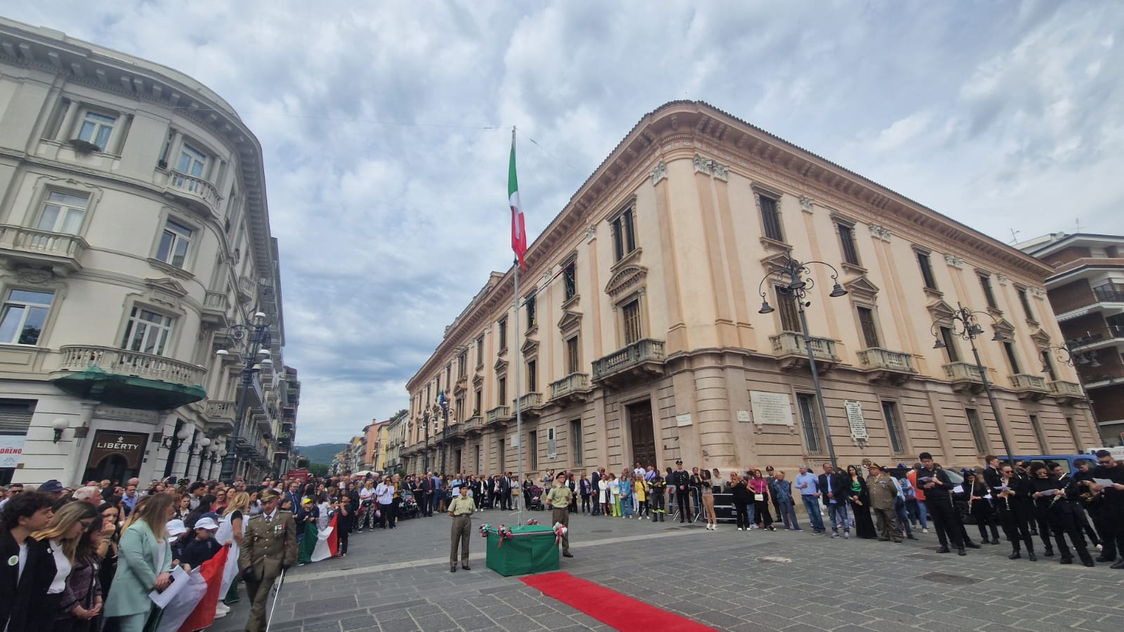 Avellino| Festa della Repubblica, prima del prefetto Riflesso che consegna 16 onorificenze