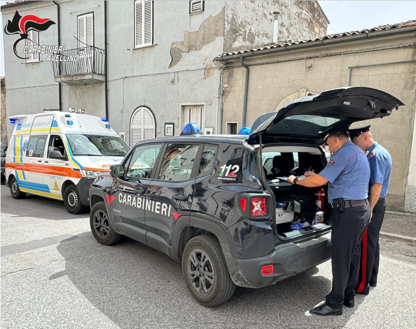 Lacedonia| Ferisce un operatore del 118 e si barrica in casa, disarmato dai carabinieri