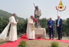 Mercogliano| Rotatoria di via Loreto, scoperta la statua di San Guglielmo donata dalla Provincia