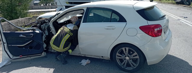 Incidente sulla Telesina, scontro tra auto e Tir: ferito 38enne