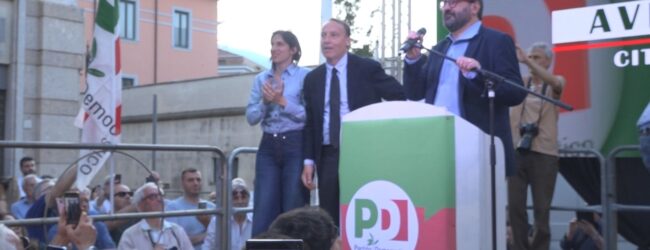 Avellino| “Vogliamo Tonino Gengaro sindaco”: Elly Schlein fa il pienone a Piazza Agnes