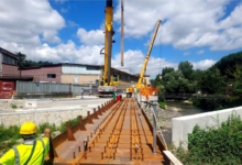 Ponte delle Filande, posata la prima trave. A fine luglio la ripresa della viabilità