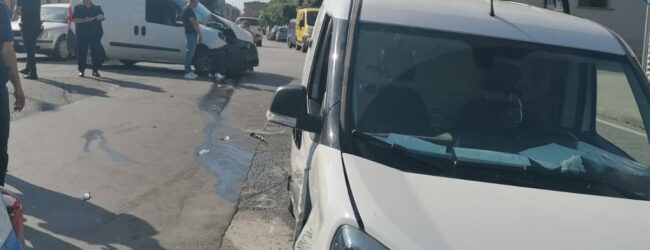 Benevento, scontro tra due furgoni: un ferito